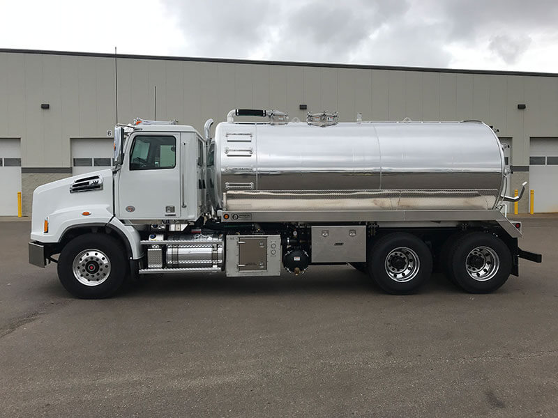 2020 Western Star 4700SB with a 4000-Gallon Aluminum tank